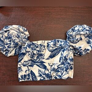 New with tags - Abercrombie Women’s size S off the shoulder puff sleeve top